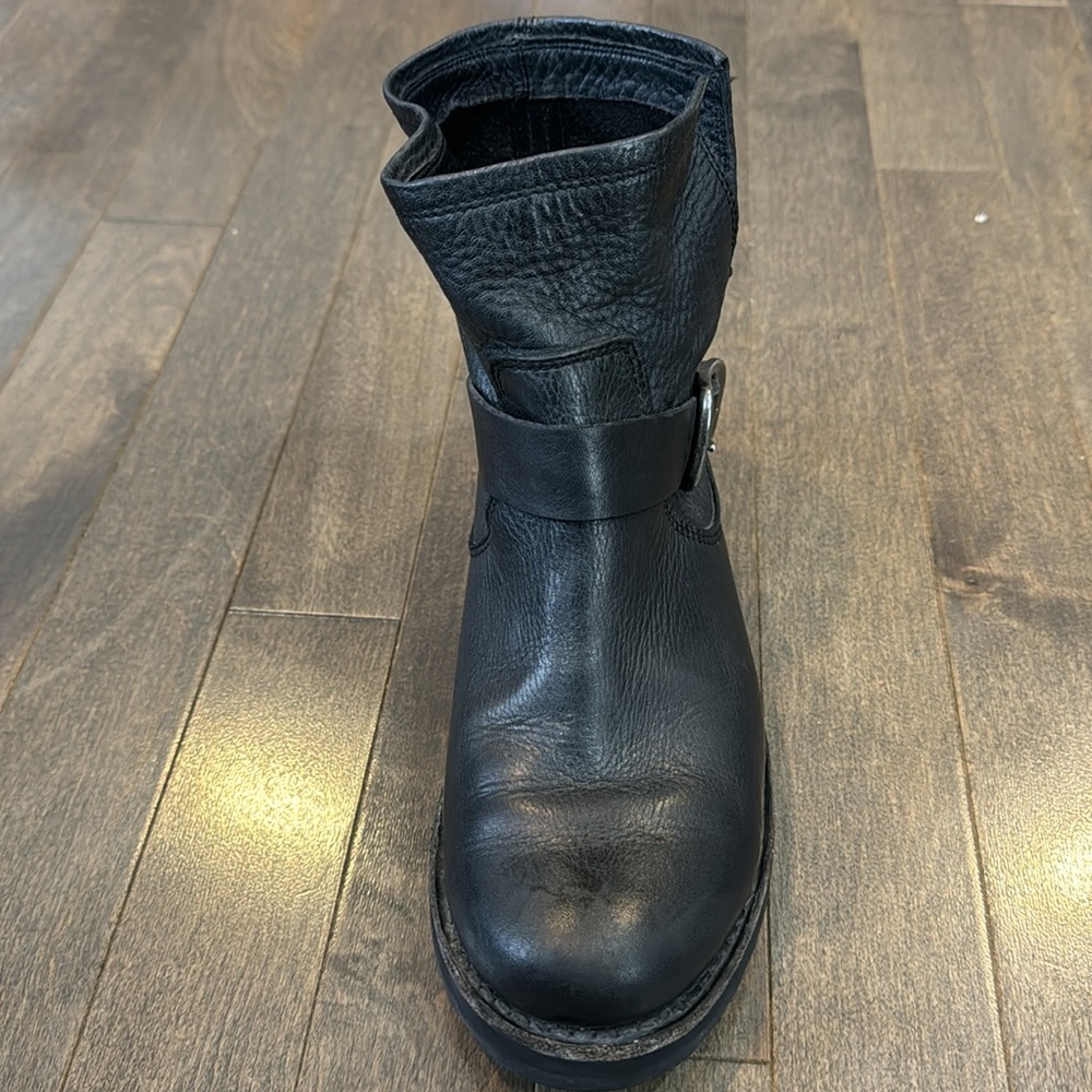 FRYE women’s bootie, size 6 - Picture 8 of 16